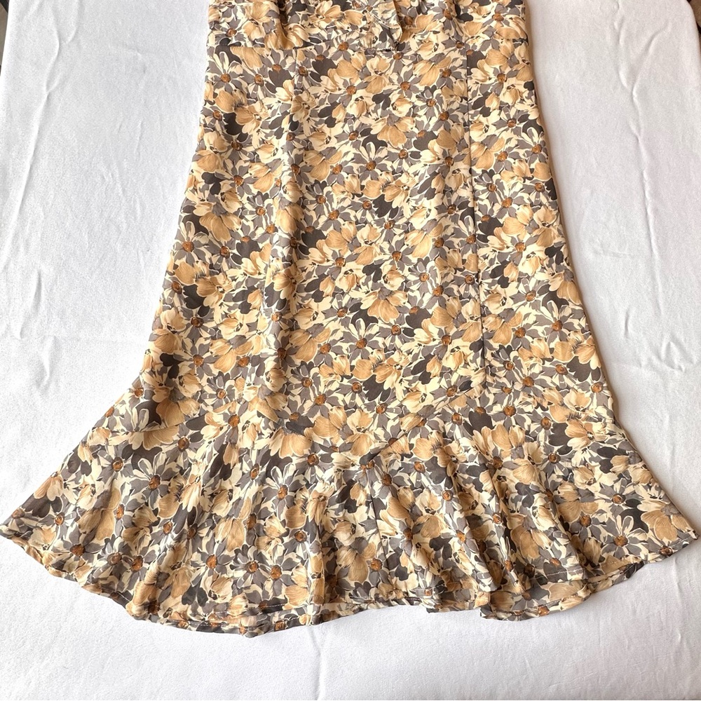 LOFT Womens Dress Tan Floral Sleeveless Ruffle V-neck Neckline Knee Length Sz 6 - Picture 8 of 15